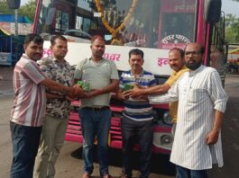 ठाकुर बस स्टाफ को उत्कृष्ट कार्य के लिए सम्मानित किया