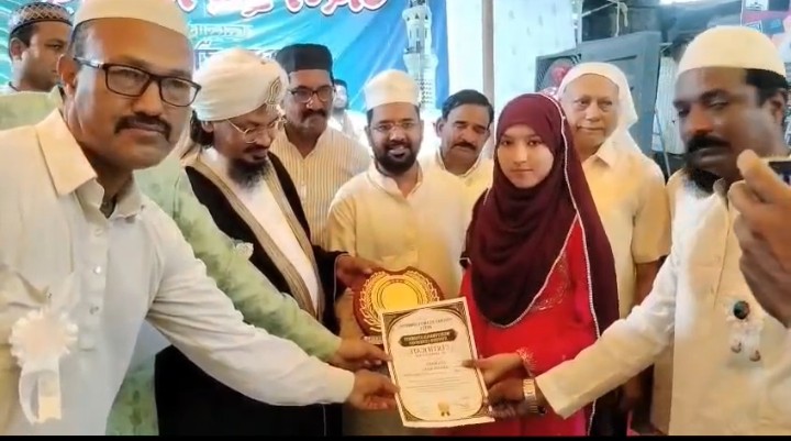 जश्ने ईद मिलादुन्नबी पर अंजुमन इस्लामिया कमेटी बैतूल ने मेधावी छात्रों को किया सम्मानित